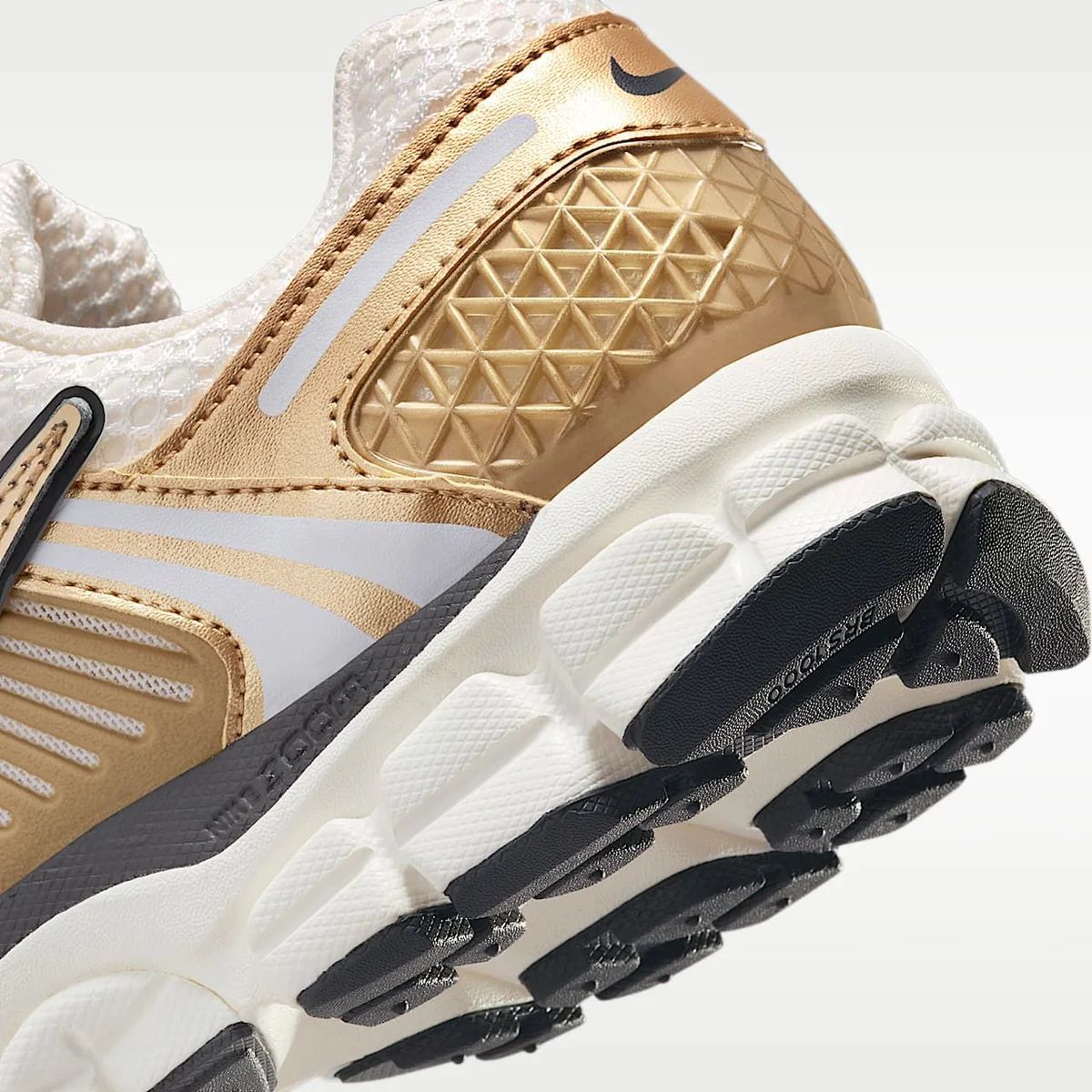 Vomero 5 Metallic Gold